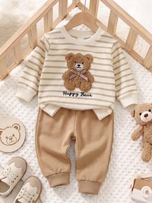 SHEIN Playful Pals 2件組男嬰衛衣＋長褲套裝，可愛學院風杏色條紋熊刺繡，長袖圓領，日常穿著玩耍，適合秋季、假期、聖誕節套頭衫 - 卡其色 - 查看 7