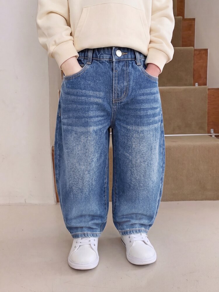 Genkimix Kids Celana Panjang Denim Anak Laki-laki, Warna Biru Muda Pudar Vintage, Kain Tidak Melar, Desain Kancing Pinggang Klasik, Tampilan Pudar dan Usang, Model Kaki Melengkung, Cocok untuk Sekolah - Medium Wash - View 4