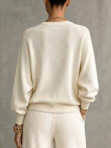 SHEIN 秋冬圓領套頭女上衣 拿破崙風格裝飾 精緻優雅女上衣 戶外女裝 適合通勤日常穿著 老錢風優雅女裝杏色T恤 - 杏色 - 查看 3