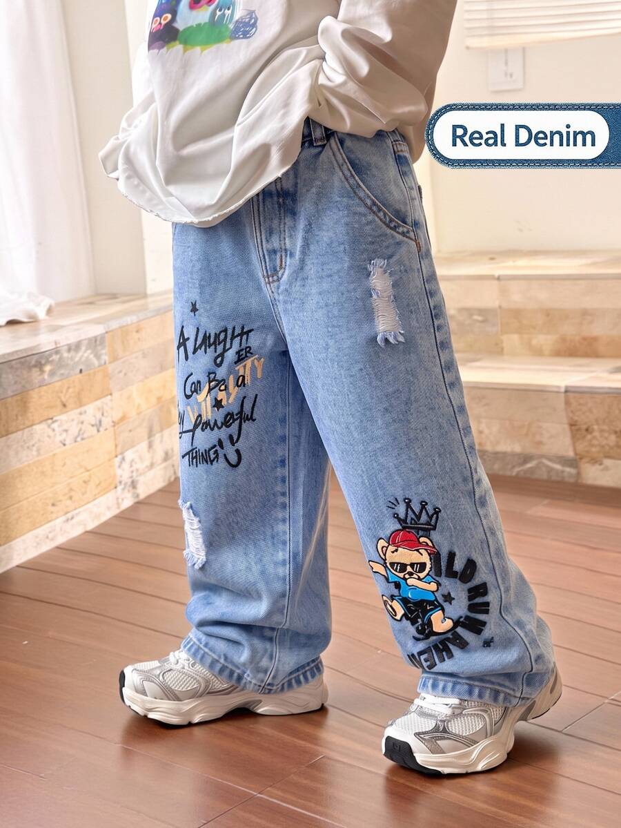 SHEIN Genkimix Kids 小男孩卡通熊印花直筒牛仔褲，嬰兒藍色水洗破舊風，街頭風，秋季校園穿搭