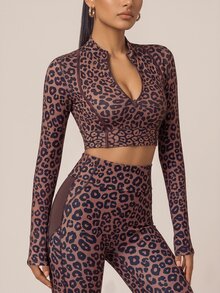 SHEIN BAE تي شيرت رياضي قصير الأكمام بطبعة نمر للنساء - قهوة بني - مشاهدة 2