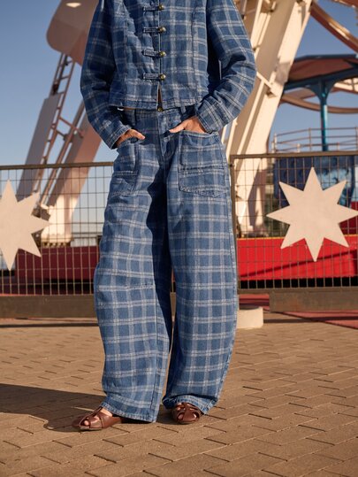 Nöista Blue Plaid Barrel-Leg Trousers With Patch Pockets And Relaxed Shape. Ideal For Travel, Casual Chic Styling And Everyday Fall Winter Outfits.
