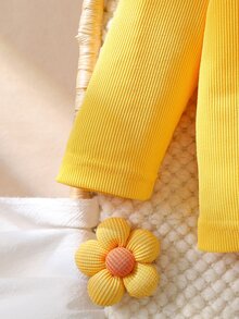 SHEIN Playful Pals 2pcs/Set Baby Girl Korean Style Fresh Floral Embroidered Denim Overalls Set, Yellow Flutter Sleeve Ribbed Long Sleeve T-Shirt, Exquisite Embroidered Denim, Soft Fabric, Regular Thickness, Infant Toddler 2 Pieces Set, Spring/Autumn New Arrival, Suitable For Party, Celebration, Daily Wear, 0-1 Years - Multicolor - View 7