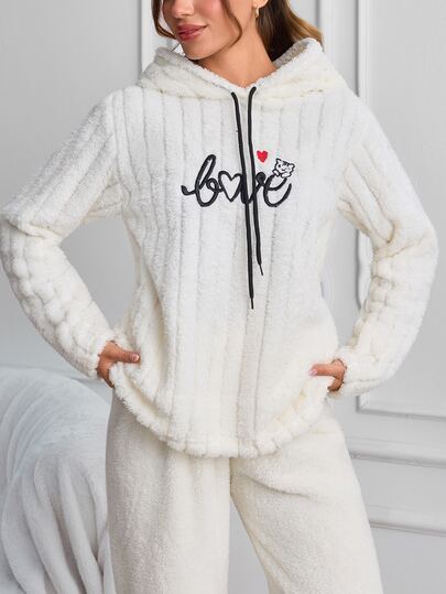 SHEIN Cottnline Top de dormir para mujer de una pieza en tela suave y esponjosa, blanco y negro, con bordado detallado LOVE, cómodo y cálido, estilo lounge, invierno, lindo y casual