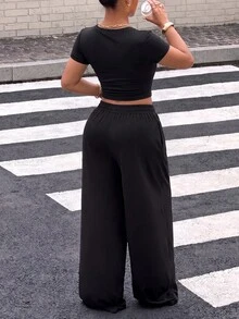 Muchica Plus Size Letter Print Cropped T-Shirt And Loose Pocket Pants 2 Pieces Set - Black - View 2