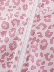 SHEIN Genkimix Kids Setelan 2 Potong Jaket Berkerah Tegak Motif Leopard untuk Anak Perempuan, Motif Leopard Dasar Cokelat, Lengan Panjang Berkerah Tegak, Manset dan Ujung Bawah Bergaris, Celana Motif Leopard Serasi dengan Manset di Pergelangan Kaki, Cocok untuk Sekolah Sehari-hari, Jalan-jalan, Pemotretan, Serbaguna dan Praktis untuk Musim Semi dan Gugur - Berwarna merah muda - View 5
