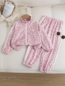 SHEIN Genkimix Kids Setelan 2 Potong Jaket Berkerah Tegak Motif Leopard untuk Anak Perempuan, Motif Leopard Dasar Cokelat, Lengan Panjang Berkerah Tegak, Manset dan Ujung Bawah Bergaris, Celana Motif Leopard Serasi dengan Manset di Pergelangan Kaki, Cocok untuk Sekolah Sehari-hari, Jalan-jalan, Pemotretan, Serbaguna dan Praktis untuk Musim Semi dan Gugur - Berwarna merah muda - View 3
