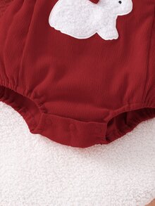 SHEIN Playful Pals 新生女嬰 2件組：荷葉邊肩帶兔子泡泡連身褲 + 蝴蝶結髮帶，柔軟透氣，適合拍照與日常穿著 - 酒紅色 - 查看 7