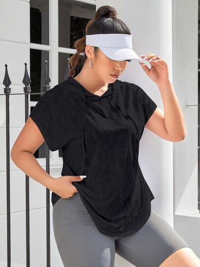 SHEIN Rhythm Era Camiseta Con Capucha De Manga Corta Para Mujeres De Talla Grande Con Estampado Geométrico