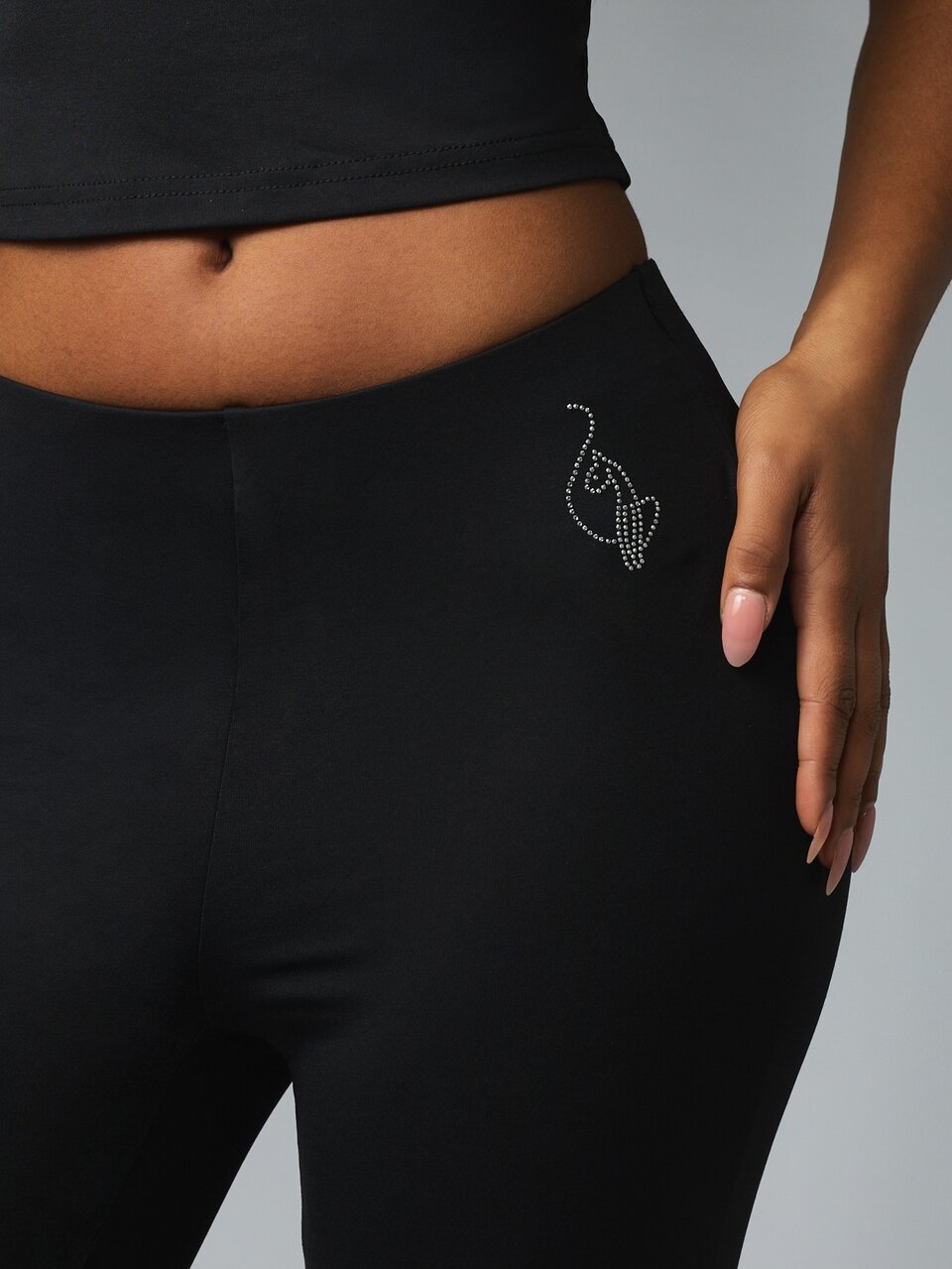 BABYPHAT 스터럽 디테일과 라인스톤이 있는 저지 레깅스