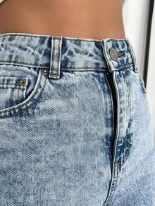 SHEIN بنطلون جينز مقاس كبير بخصر عالي وأسلوب كاجوال بلون أزرق فاتح مع غسيل ثلجي وقصة منتظمة وأزرار أمامية وساق واسعة - أزرق فاتح - مشاهدة 5
