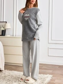 SHEIN طقم بيجامة نسائي بأكمام طويلة مضلع مع تطريز قلب ناعم - رمادي - مشاهدة 5