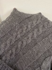 FavEase Setelan Rajut Kasual 2 Potong Wanita Warna Polos, Atasan Lengan Panjang Leher V dan Celana Pendek - Dark Grey - View 7