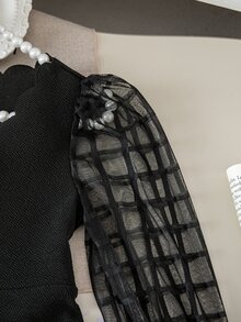 SHEIN فستان كاجوال محبوك بلون موحد مع شبكة متباينة للفتيات الصغيرات - الأسود - مشاهدة 6