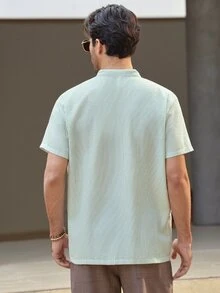 Mercer Haus GloMan 男士紋理亨利領綠色條紋短袖鈕扣休閒襯衫，透氣，適合度假、日常、高爾夫、街頭穿搭、夏季，送給丈夫/男友的禮物 - 綠色 - 查看 2