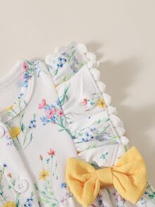 SHEIN 2 قطعة ملابس أطفال حديثي الولادة للبنات، رومبر فاخر بطبعة زهور وأكمام متطايرة وشريط فيونكة أصفر، جمبسوت صيفي أساسي عادي مع عصابة رأس - أصفر - مشاهدة 7