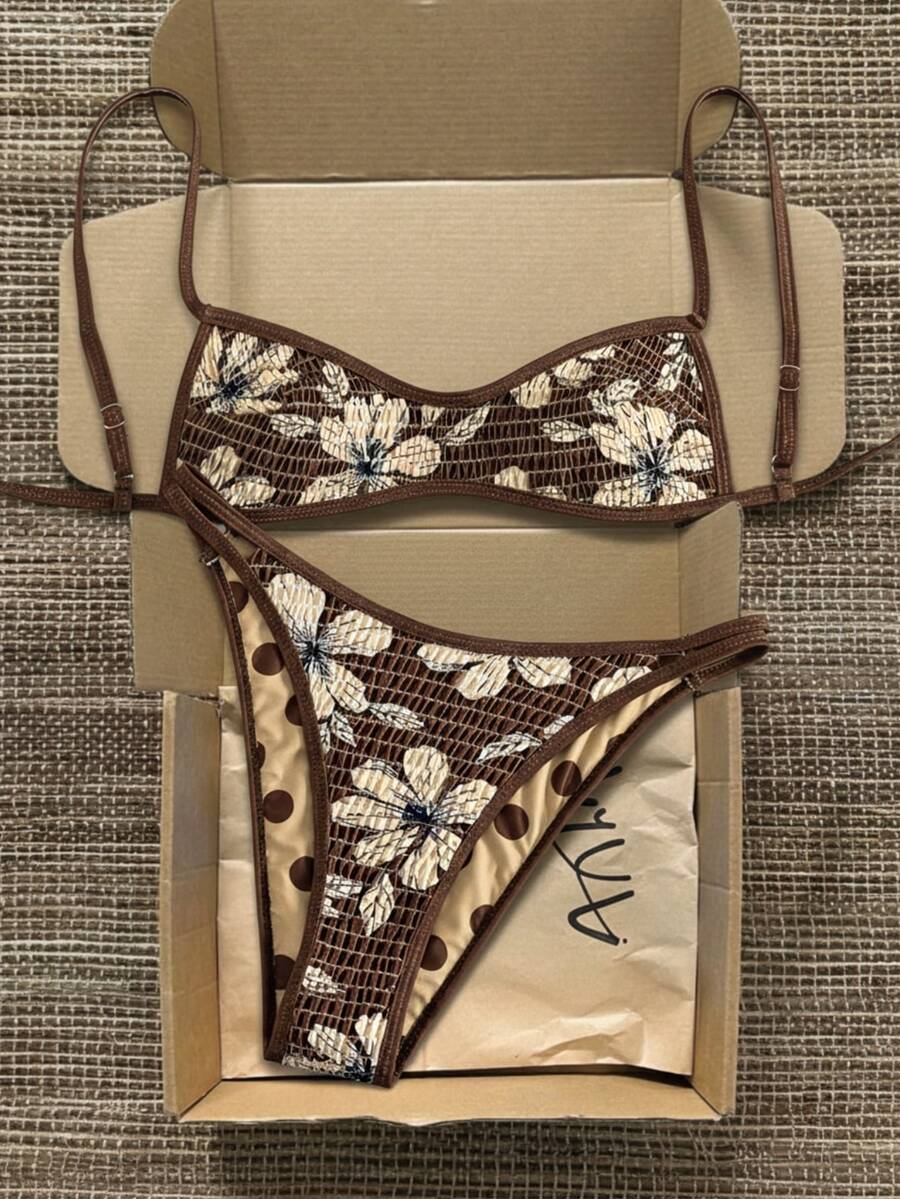 SHEIN Swim 女款棕色波點夏季80年代海灘度假風優雅休閒隨機印花可正反穿細肩帶微露胸比基尼上衣泳衣2件組 - 彩色 - 查看 1