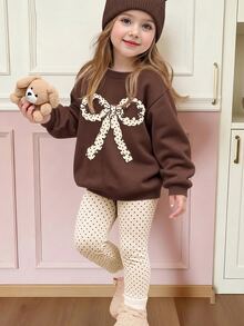 SHEIN Paleta de Cores Outono Mocha, Cores Creme Latte e Cacau, Estampa de Padrão de Laço com Borda Ondulada Desenho à Mão Fofo e Fashion, Moletom Pulôver Casual Macio Confortável Solto com Gola Redonda e Legging Grossa com Bolinhas 2 Peças, Adequado para Outono/Inverno, Uso Diário, Escola, Passeios, Halloween, Natal, Estilo Feminino - Multicolorido - Visão 4