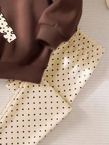 SHEIN Paleta de Cores Outono Mocha, Cores Creme Latte e Cacau, Estampa de Padrão de Laço com Borda Ondulada Desenho à Mão Fofo e Fashion, Moletom Pulôver Casual Macio Confortável Solto com Gola Redonda e Legging Grossa com Bolinhas 2 Peças, Adequado para Outono/Inverno, Uso Diário, Escola, Passeios, Halloween, Natal, Estilo Feminino - Multicolorido - Visão 7