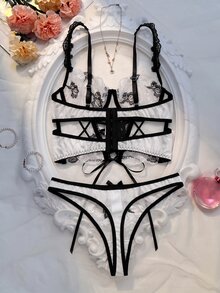 SHEIN 两件套女士浪漫内衣套装，薄纱刺绣网纱系带性感装 - 黑與白 - 查看 2