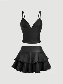 SHEIN MOD طقم نسائي من قطعتين بتصميم عصري، توب كاميسول من جلد PU بلون موحد مع تفاصيل حلقات معدنية وتنورة بكشكشة - الأسود - مشاهدة 4