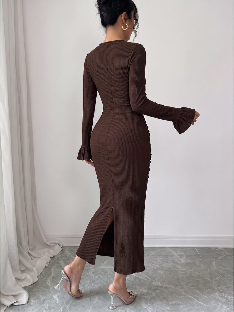 Modelyn Gaun Midi Wanita Elegan dengan Potongan Pas Badan, Leher V, Lengan Panjang, Hiasan Rumbai, dan Belahan Samping, Desain yang Melangsingkan - Coklat - View 9