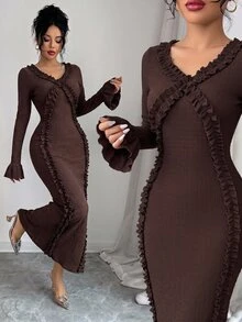 Modelyn Gaun Midi Wanita Elegan dengan Potongan Pas Badan, Leher V, Lengan Panjang, Hiasan Rumbai, dan Belahan Samping, Desain yang Melangsingkan - Coklat - View 5