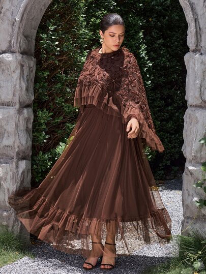 VOLUPTÉ CURVE Setelan Tiga Potong Wanita Ukuran Besar Musim Gugur/Dingin Cokelat, Jubah Bunga Payet 3D + Atasan + Rok Jala Berumbai, Pakaian Elegan untuk Liburan, Pesta Formal, Pernikahan, dan Tamu