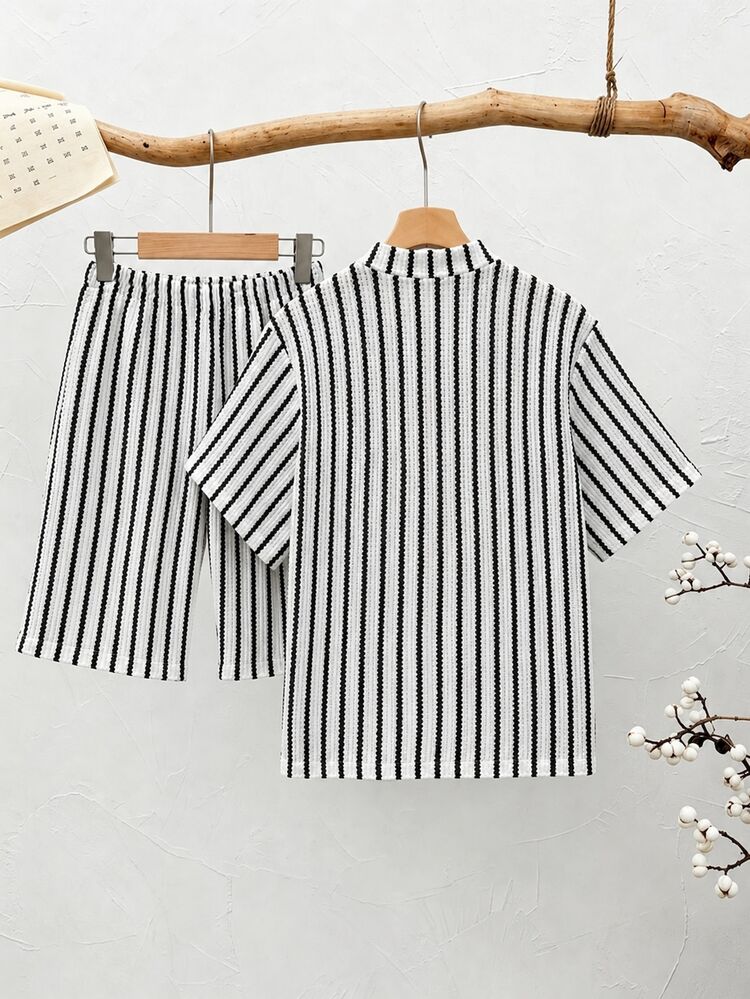 Conjunto de 2 piezas/Set Camisa de tela texturizada con media botonadura & Shorts a rayas para adolescentes, Simple & Cómodo para el uso diario, vacaciones y salidas - Blanco y Negro - Añade 2