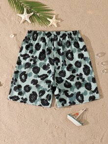 SHEIN 绿色豹纹弹力面料青少年男童沙滩短裤，适合海滩、游泳、度假 - 彩色 - 查看 2