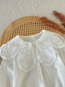 SHEIN 女童優雅刺繡蕾絲花瓣領公主風長袖鈕扣單排扣休閒時尚襯衫，適合校園、度假、旅行、生日派對場合 - 白色 - 查看 4