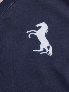 SHEIN Explorewe 两件套男童海军蓝 Polo 领刺绣条纹学院风上衣和卡其色直筒裤套装，适合日常、复古校园风、运动街头风、返校季、春秋季穿着。 - 卡其色 - 查看 3