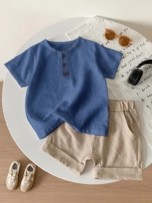 SHEIN Set de 2 piezas Camisa y pantalones cortos de niño en unicolor con botones y abertura media - Azul - Ver 3