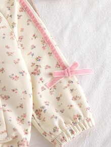 SHEIN 2件組 秋冬棉混紡女嬰外套褲子套裝，花卉連帽外套搭配同款長褲，側面蝴蝶結裝飾，時尚百搭休閒甜美戶外運動套裝 - 彩色 - 查看 6