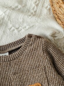 SHEIN Playful Pals Newborn 2pcs/Set Textured Ribbed Fabric Bear Pattern Top With Pocket Design Casual Basic Baby Boy Outfit - Brown - View 3