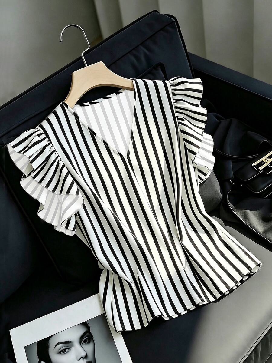SHEIN Franclia 日常休閒百搭荷葉邊飛袖春夏季白色女裝襯衫女款V領套頭上衣白色女裝上衣女款圓點襯衫女款圓點上衣女款夏季襯衫女款短袖襯衫女款印花上衣女款背心上衣夏季女裝夏季穿著度假女裝 - 黑與白 - 查看 1