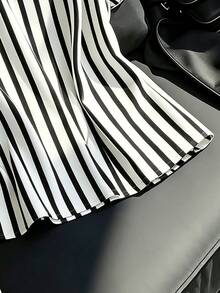 SHEIN Franclia 日常休閒百搭荷葉邊飛袖春夏季白色女裝襯衫女款V領套頭上衣白色女裝上衣女款圓點襯衫女款圓點上衣女款夏季襯衫女款短袖襯衫女款印花上衣女款背心上衣夏季女裝夏季穿著度假女裝 - 黑與白 - 查看 4