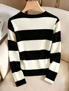 SHEIN 極簡通勤風 V 領印花長袖修身女款大學休閒日常穿搭 T 恤 - 杏色 - 查看 2