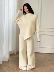 SHEIN PETITE Setelan Dua Potong Serbaguna untuk Liburan Musim Gugur/Dingin Wanita, Terdiri dari Atasan Asimetris Model Batwing Warna Polos Kerah Tinggi dan Celana Panjang, Cocok untuk Acara Santai, Ukuran Petite - Aprikot - View 6