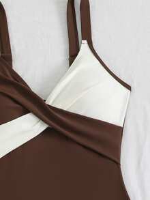 SHEIN Swim 條紋特殊面料交叉胸口設計連身泳衣 - 彩色 - 查看 3