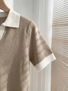 SHEIN 女款春夏拼色簡約休閒珠飾 Polo 領短袖修身針織上衣，適合日常穿著、教師節、辦公室，白色 - 摩卡棕 - 查看 7