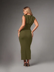 MISSGUIDED Ruched Bodycon Maxi Dress With Boat Neckline And Sleeveless Design - Figure Hugging Stretchy Party Evening Dress - Khaki - View 3