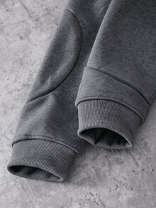 SHEIN 2件組男孩連帽衛衣與運動長褲套裝，初秋新品，返校季必備，高端灰色極簡街頭風，長袖套頭連帽衫搭配抽繩收口運動長褲，經典深色十字花卉圖案，適合日常穿著、校園與街頭造型，推薦旅行穿搭 - 深灰色 - 查看 5