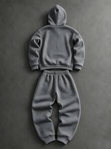 SHEIN 2件組男孩連帽衛衣與運動長褲套裝，初秋新品，返校季必備，高端灰色極簡街頭風，長袖套頭連帽衫搭配抽繩收口運動長褲，經典深色十字花卉圖案，適合日常穿著、校園與街頭造型，推薦旅行穿搭 - 深灰色 - 查看 2