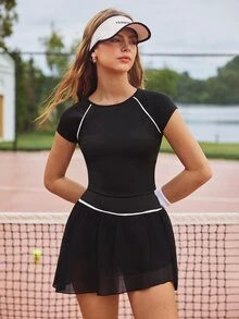 CourtClass CourtClass 女款運動休閒套裝，圓領短袖高彈力上衣搭配薄紗設計裙褲，適合網球、羽球、健身房，黑色，秋季 - 黑色 - 查看 4