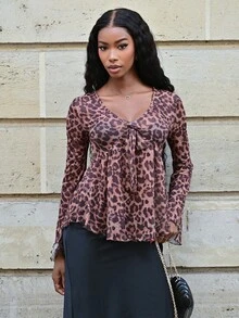 Mima John Women's Fitted Deep V-Neck Flare Sleeve Leopard Print Knitted Mesh Vacation Top,Beige,Summer,Seksi Chic,Party Night,Elegant Style,Siren Office - Multicolor - View 5