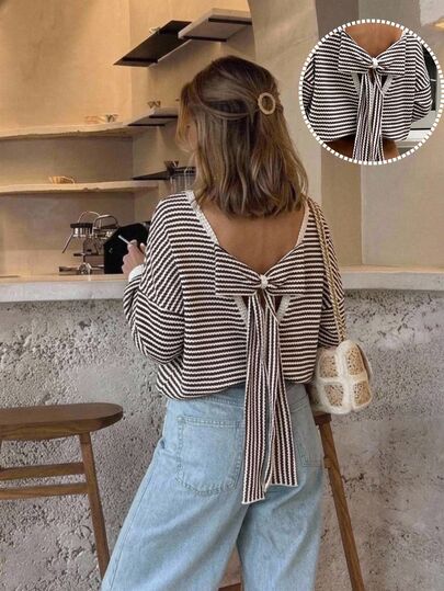 Serisse T-shirt feminina elegante castanha às riscas com gola redonda, manga comprida e laço nas costas, blusa casual para outono/inverno para brunch, escritório, festa, saída e aniversário