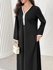 Al Najma 針織V領拼接黑色緞帶休閒端莊優雅寬鬆女款阿拉伯式長裙 正式洗禮賓客家庭度假冬季款 - 黑色 - 查看 6