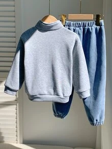 SHEIN 小男孩秋冬抓絨內裡加厚半高領衛衣，搭配藍色牛仔褲，適合假期出遊 - 彩色 - 查看 2