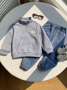 SHEIN 小男孩秋冬抓絨內裡加厚半高領衛衣，搭配藍色牛仔褲，適合假期出遊 - 彩色 - 查看 7
